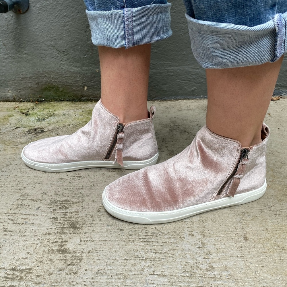Comfy Pink Velvety Zip-up Shoes